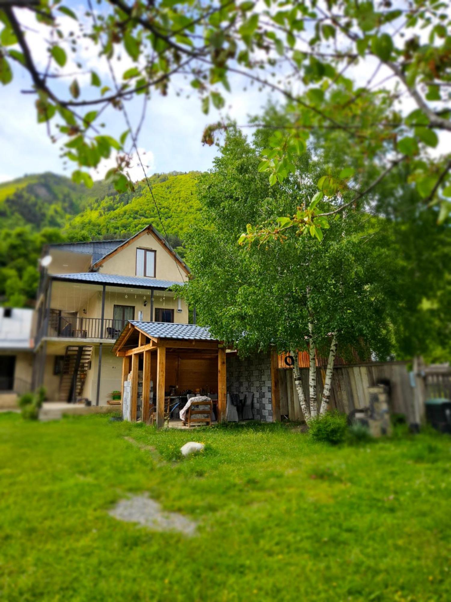 House B&B Местия Екстериор снимка